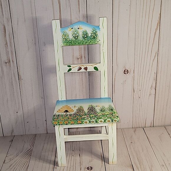 Wooden  Decorated  Painted Doll High Back Chair, Bear Display Chair 🐝  Bees - Picture 1 of 5